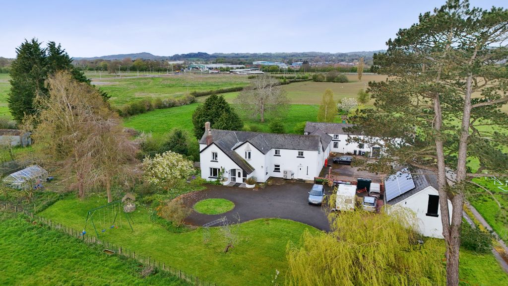 6 bed link detached house for saleWhitehouse Farm, Middleton, Oswestry, Shropshire SY11