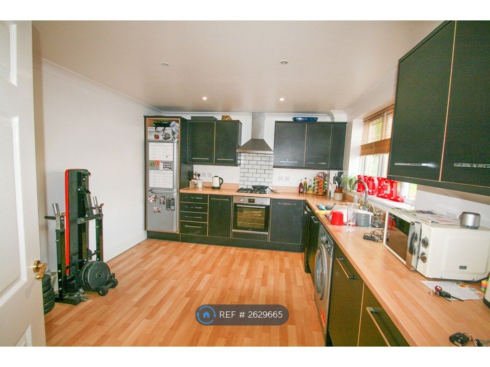 Property photo 3 of 7 Kitchen