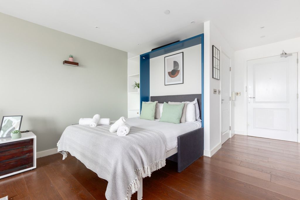 Property photo 3 of 21 Bedroom