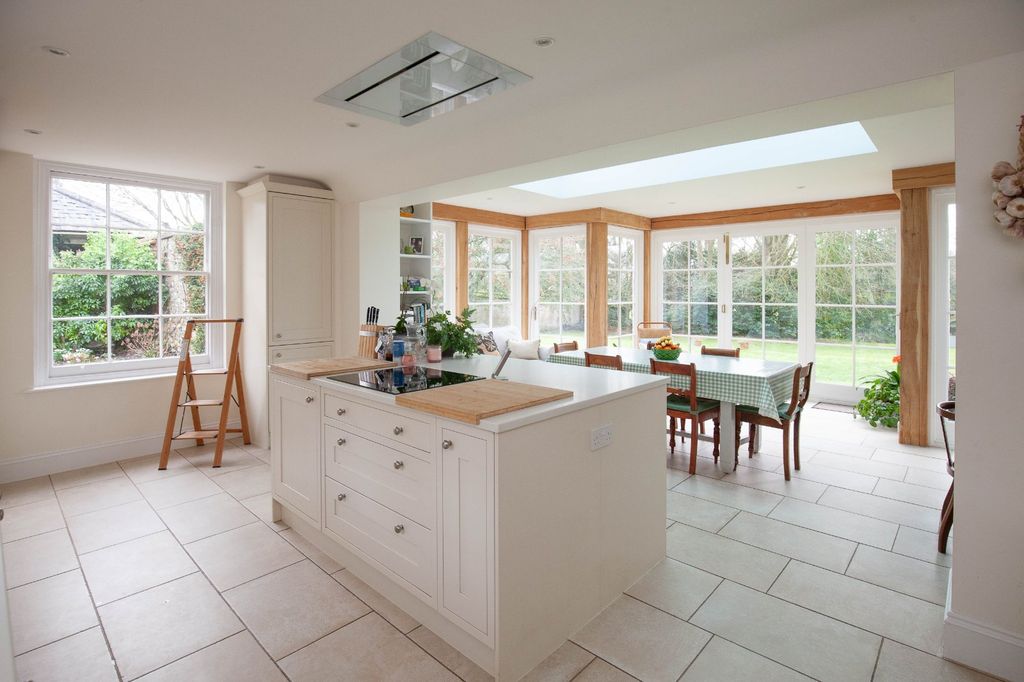 Property photo 2 of 21 Kitchen