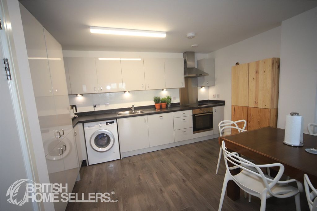 Property photo 2 of 17 Picture No. 12