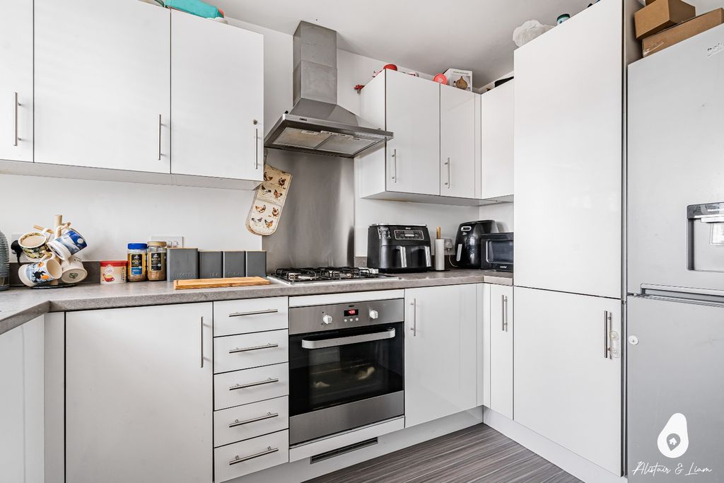 Property photo 2 of 14 5560752