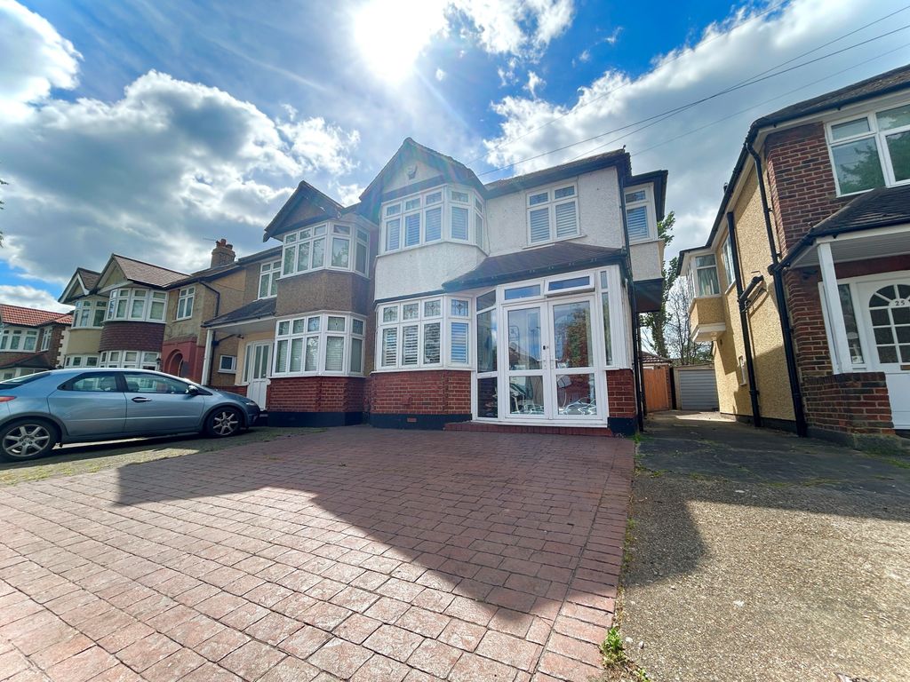 Property photo 1 of 19 3 Bed Semi-Detached House To Rent Collyer Avenue, Croydon Cr0