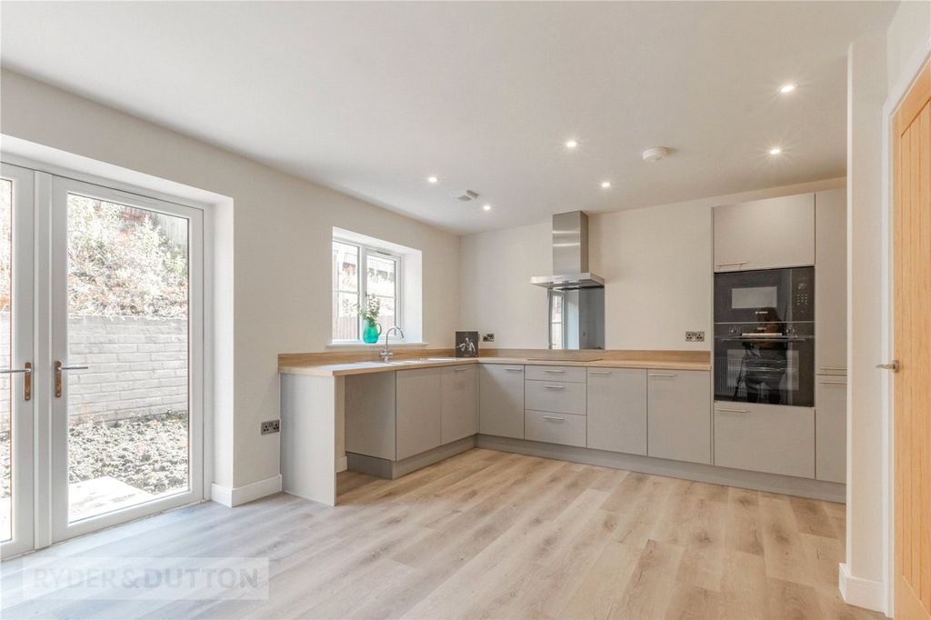 Property photo 2 of 31 Kitchen