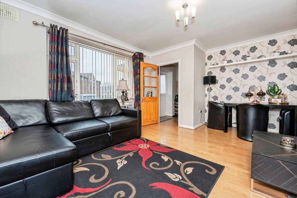 Property photo 2 of 13 Lounge