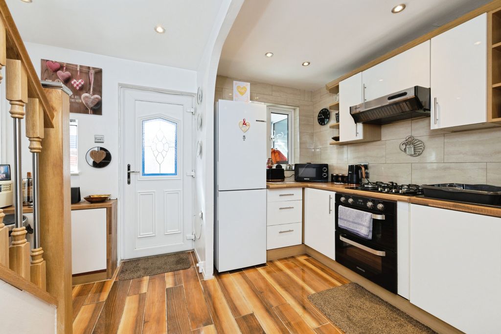 Property photo 2 of 14