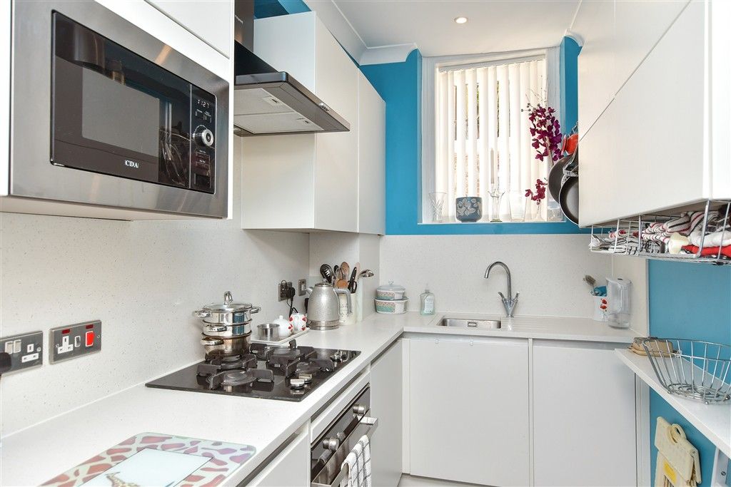 Property photo 1 of 10 Kitchen