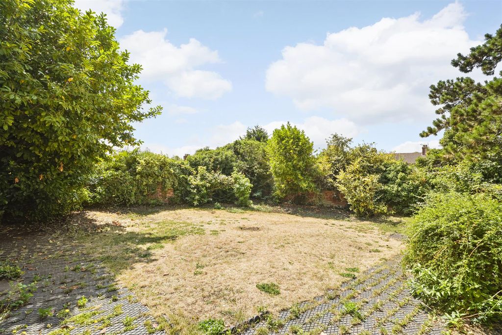 Property photo 3 of 32