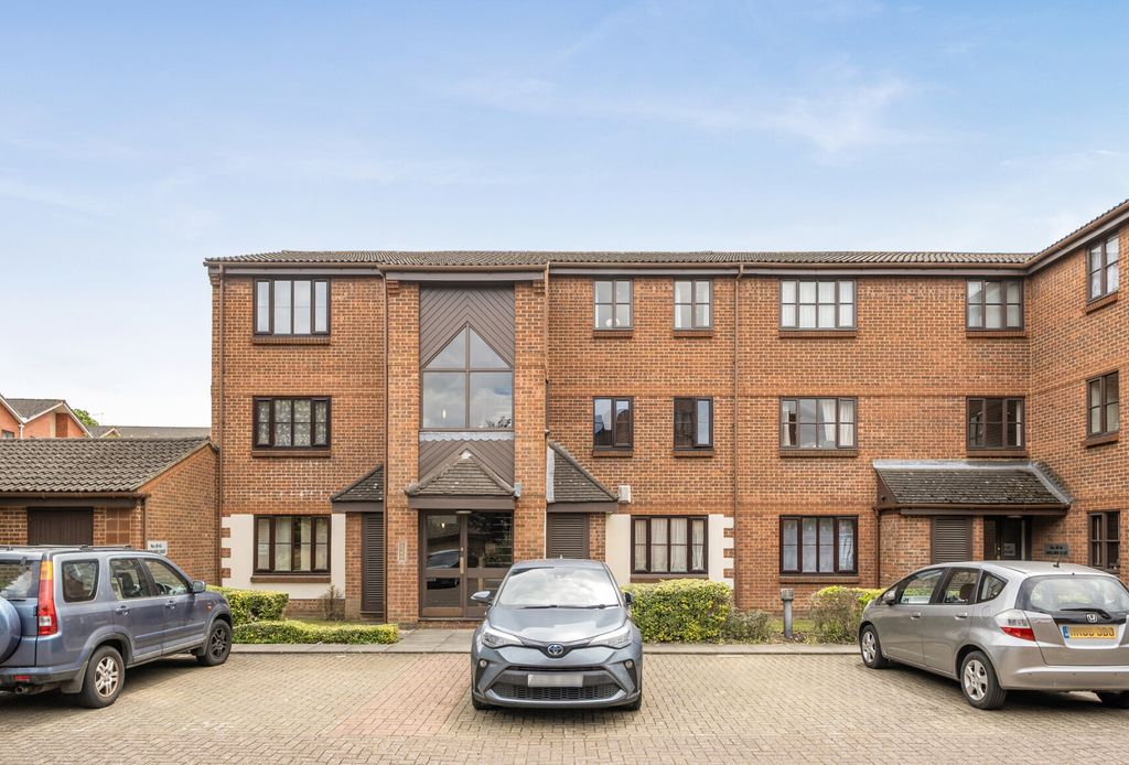 Property photo 1 of 11 1462860-10-6A072d...