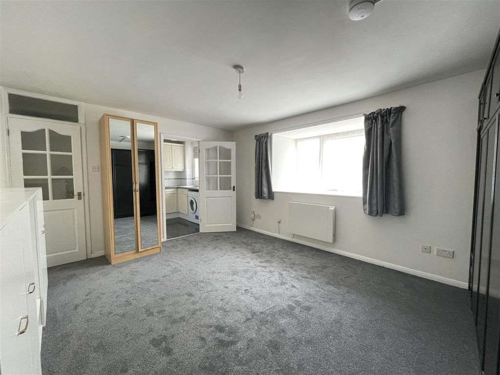 Property photo 2 of 6