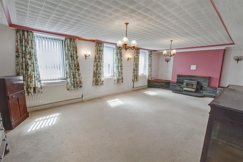 Property photo 3 of 46 Lounge