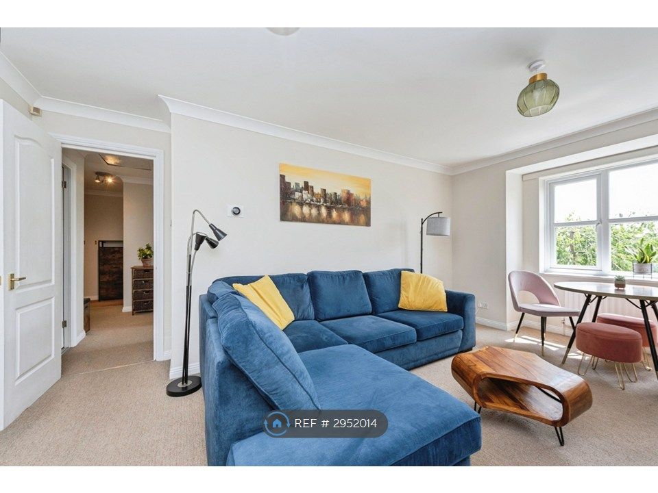 Property photo 3 of 19 Living Room (Sitting Area)