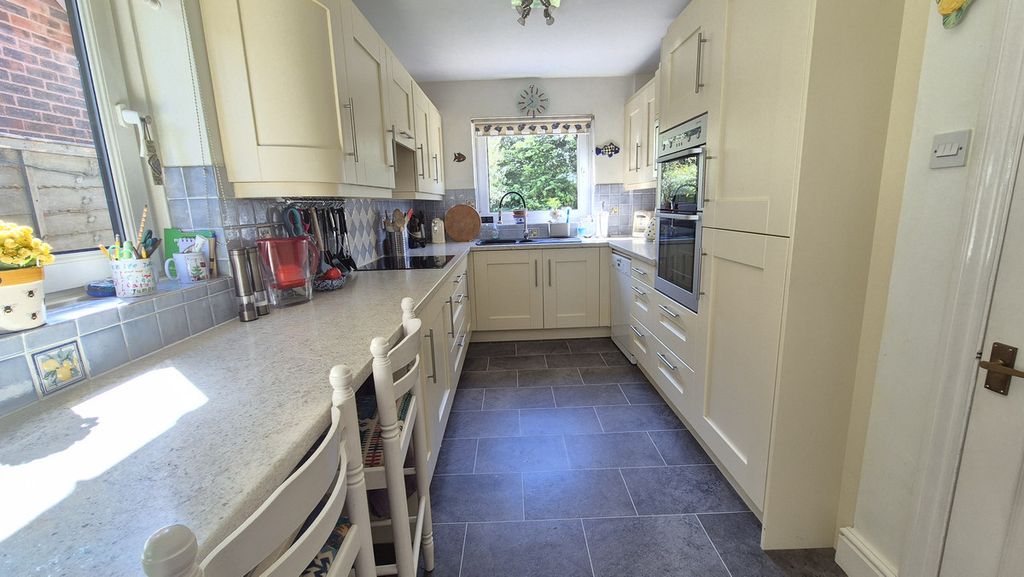 Property photo 3 of 25