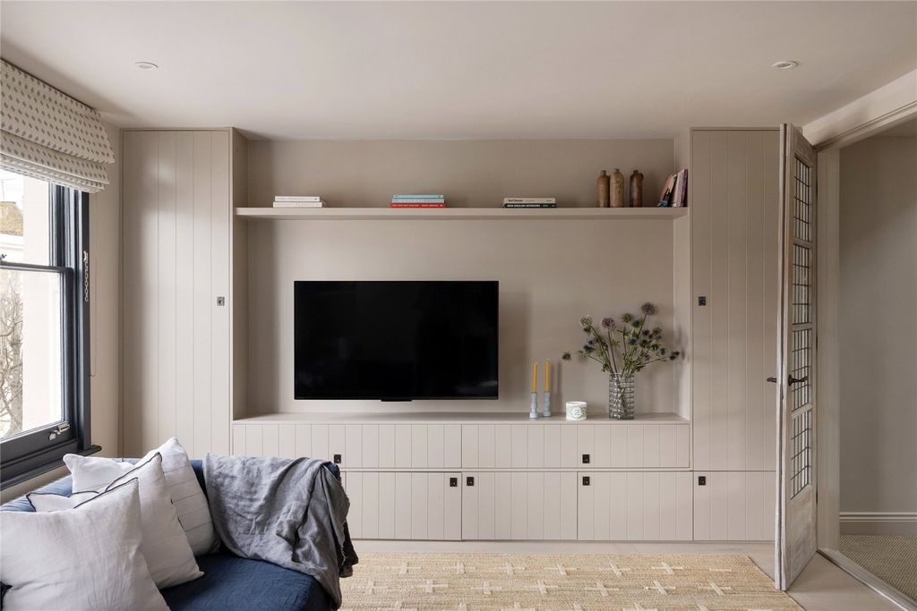 Property photo 2 of 11 Picture No. 24