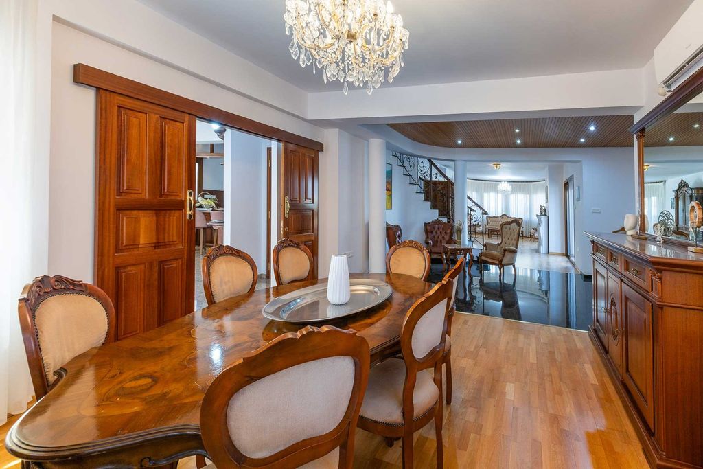 Property photo 2 of 30