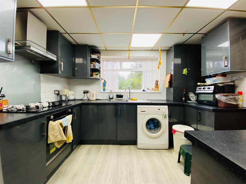 Property photo 1 of 19 Kitchen.Jpg