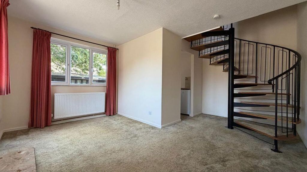 Property photo 2 of 9 724c308E-1461-4833-B671-B67cc7F6Fb52.Jpg