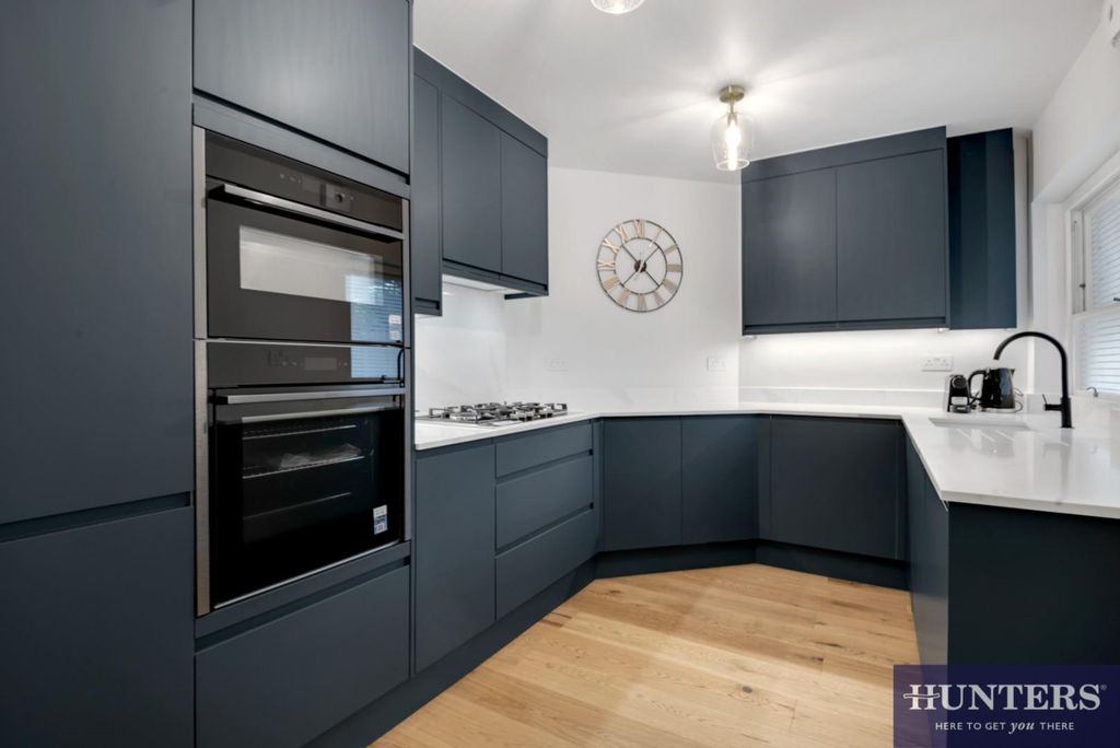 Property photo 3 of 11 Kitchen
