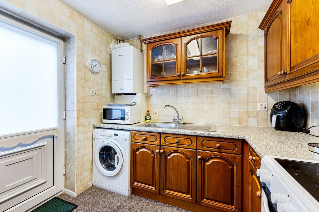 Property photo 3 of 15