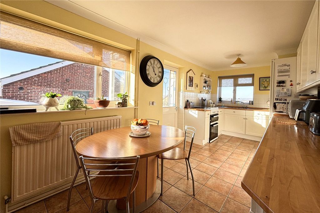 Property photo 3 of 34 Picture No. 12