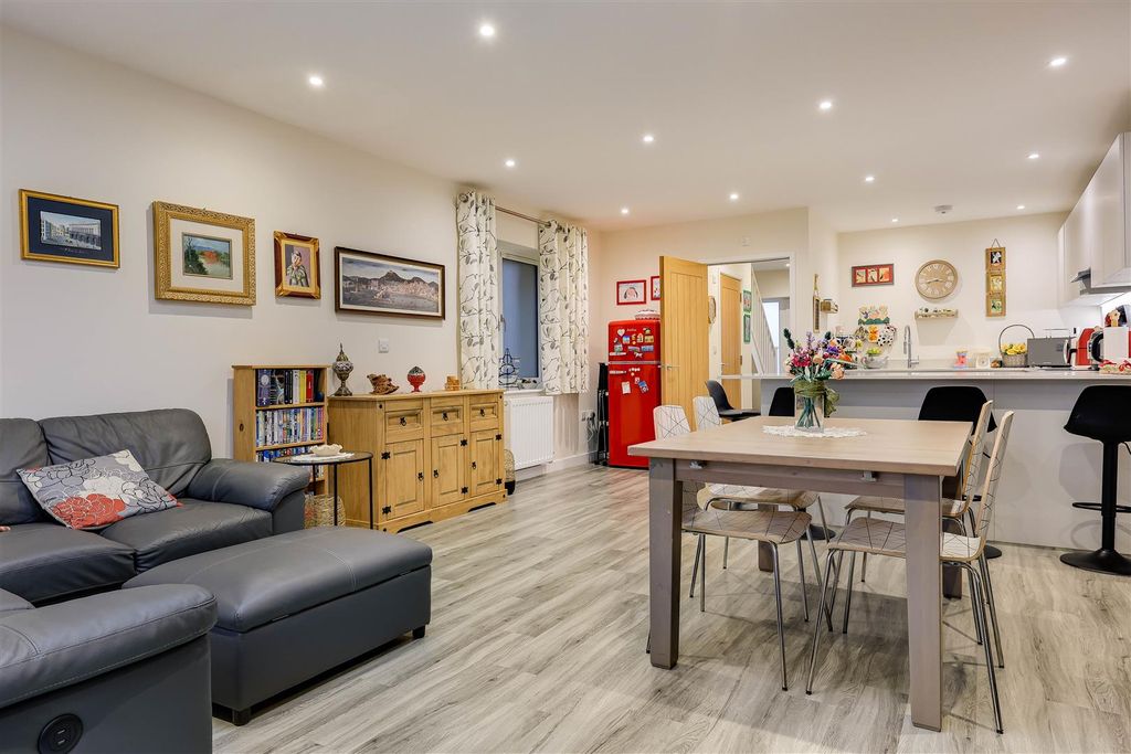 Property photo 3 of 16 Img (17).Jpg