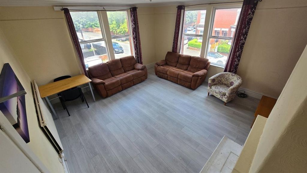 Property photo 2 of 15 Bright, Modern Living Room With Large Bay Windows,...