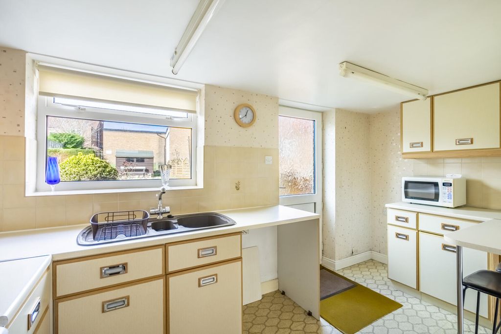 Property photo 3 of 16 Kitchen