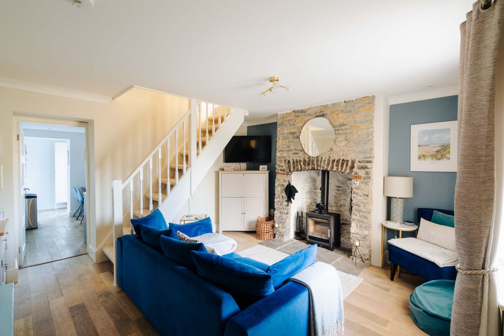 Property photo 2 of 16 7
