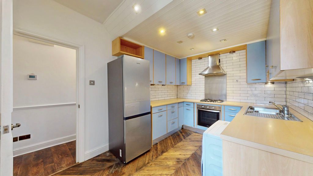Property photo 3 of 5 Kitchen