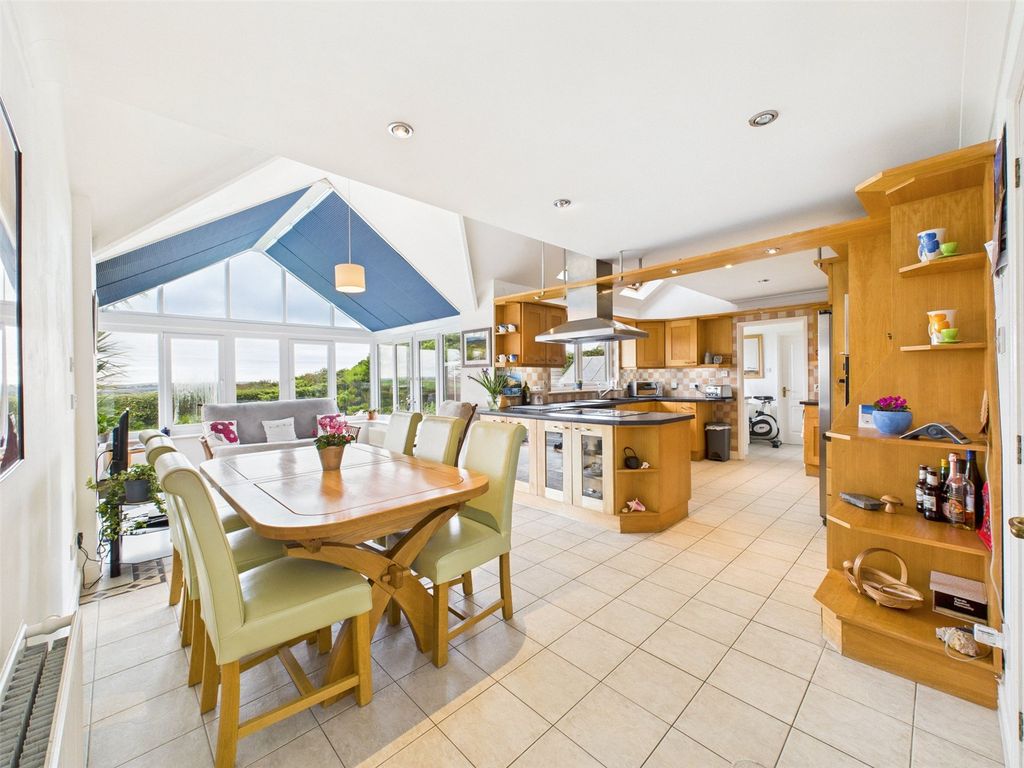 Property photo 3 of 27 Picture No. 15