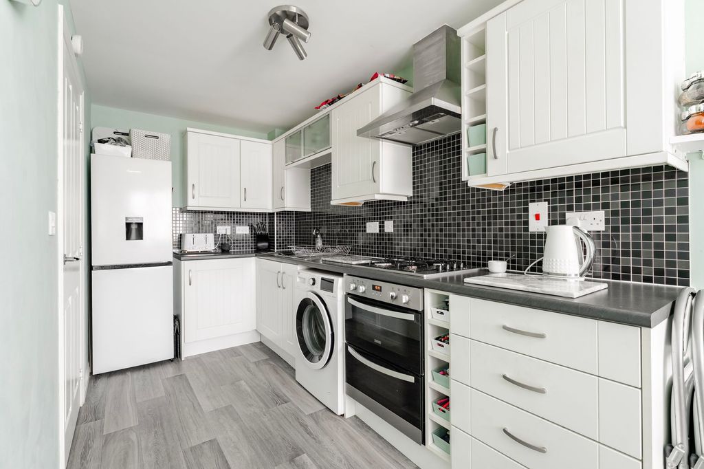 Property photo 2 of 20