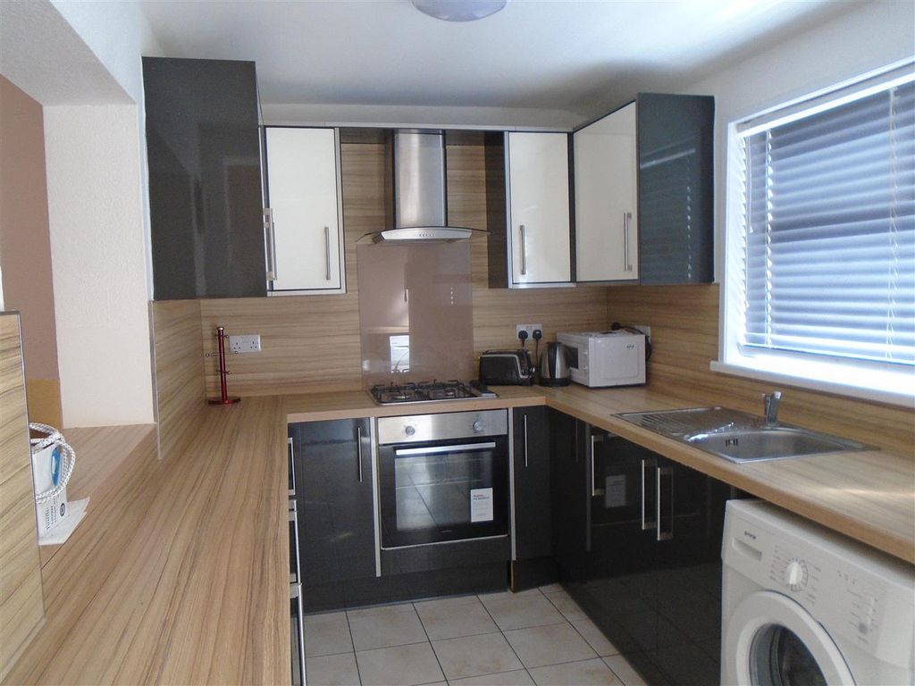 Property photo 3 of 6 Kitchen (2).Jpg