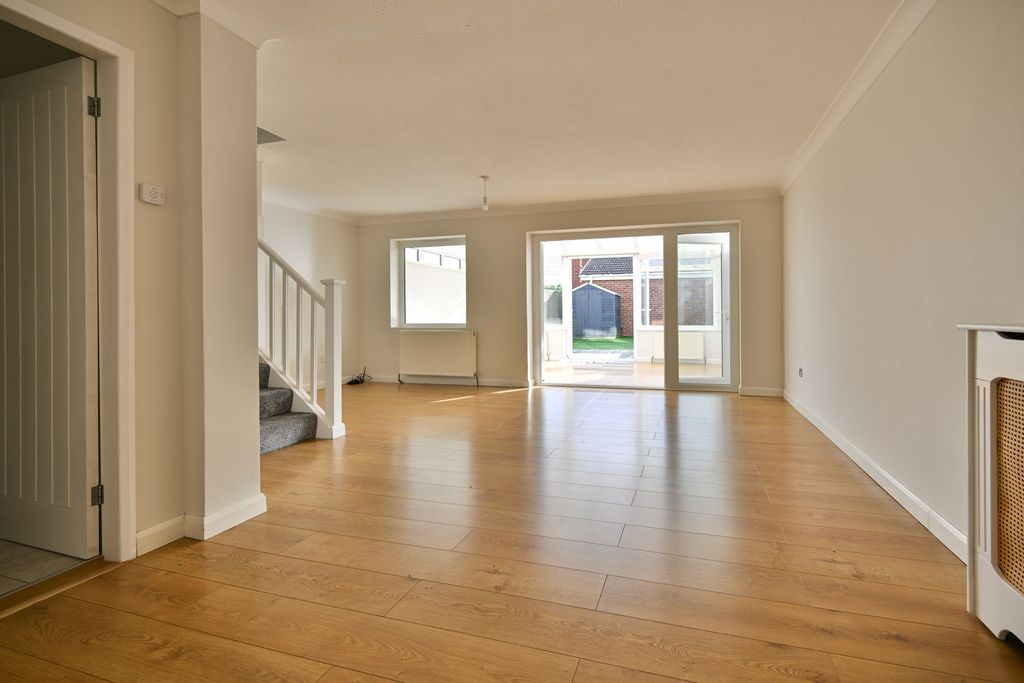 Property photo 3 of 27