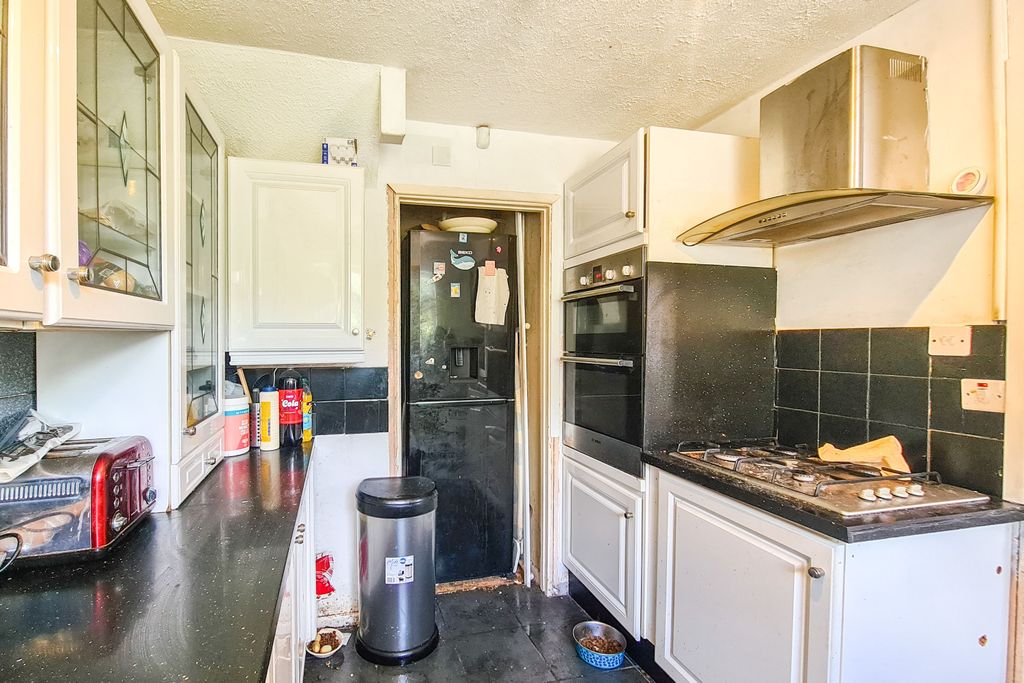 Property photo 3 of 16 60 Ty-Draw, Church Village, Pontypridd, South Wales, Cf38 1Uf