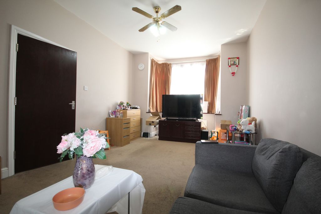 Property photo 3 of 9 Gallery