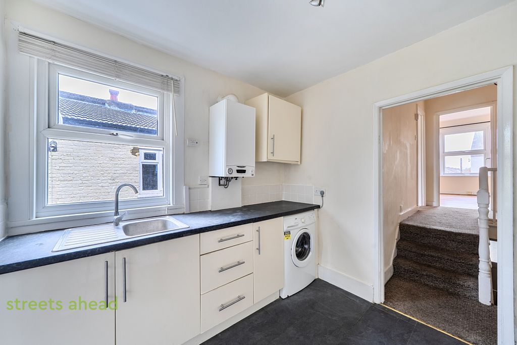 Property photo 2 of 18 c4367c0E-72F4-4d5...