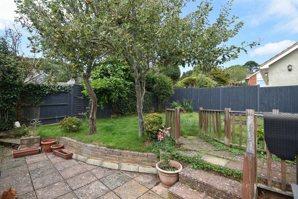 Property photo 2 of 11 Garden