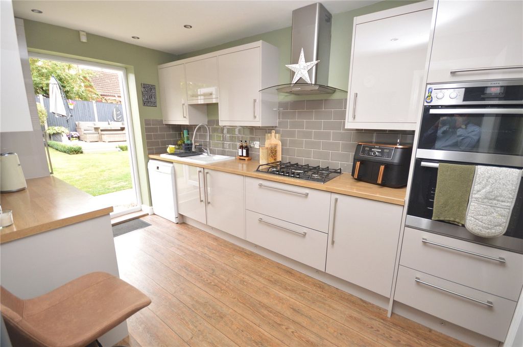 Property photo 3 of 18 Picture No. 12