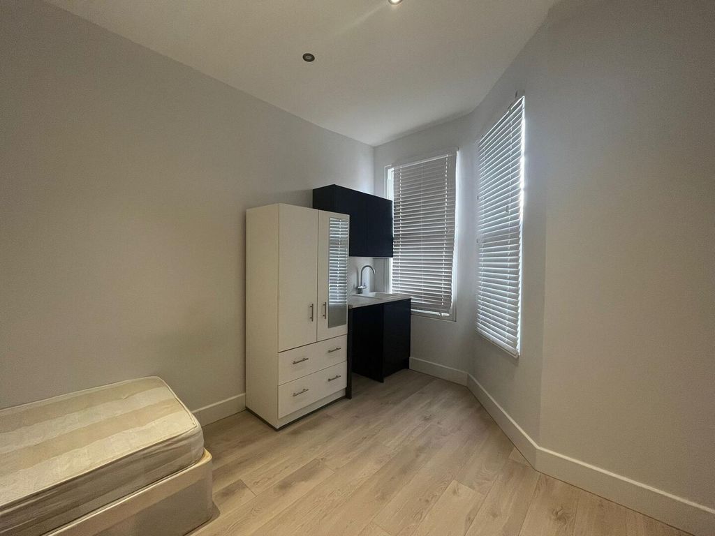 Property photo 1 of 3 Bedroom