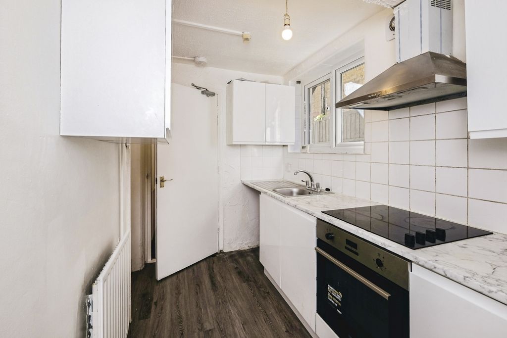 Property photo 2 of 19 Kitchen