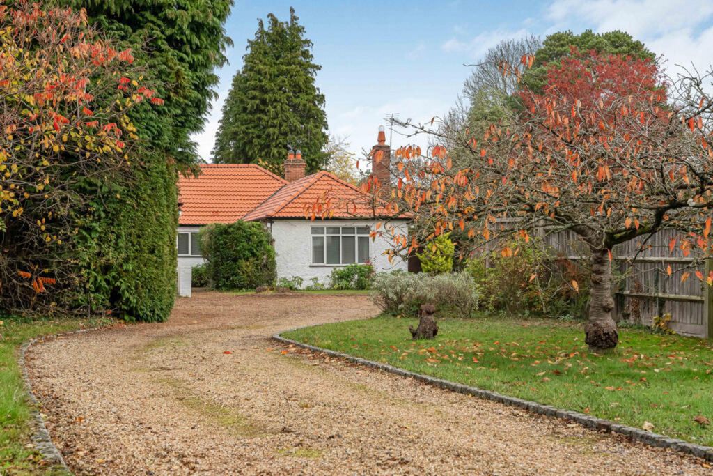 Property photo 1 of 32