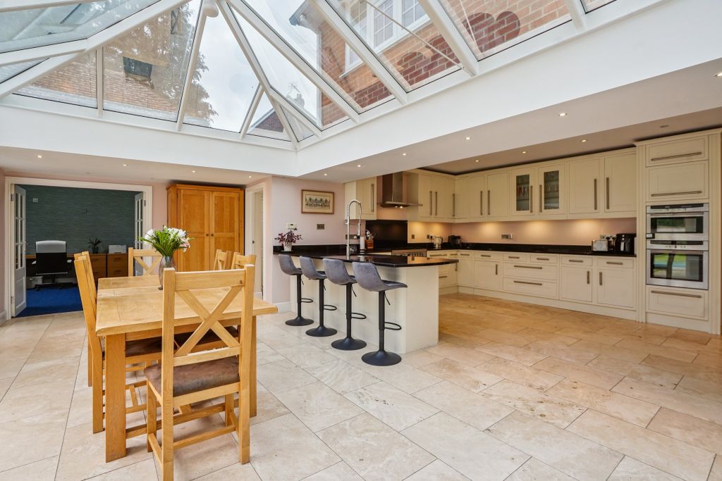 Property photo 2 of 27