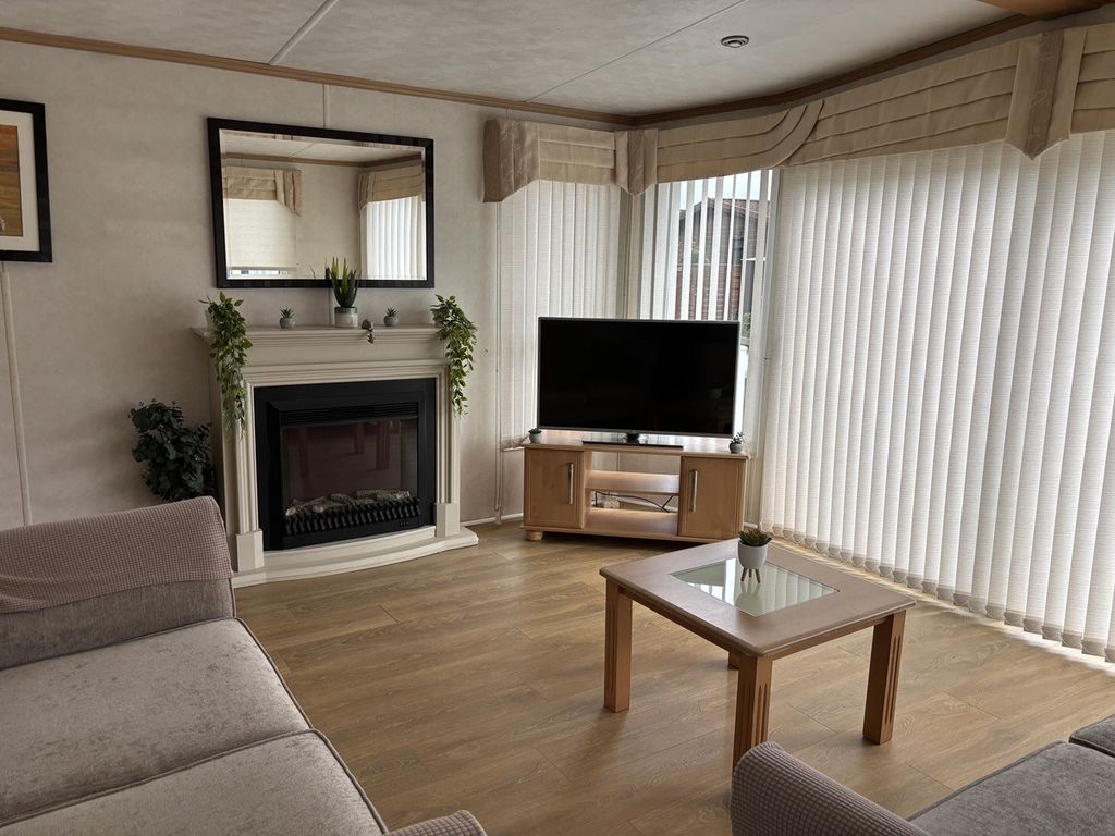 Property photo 3 of 8 7 Ww Lounge 2