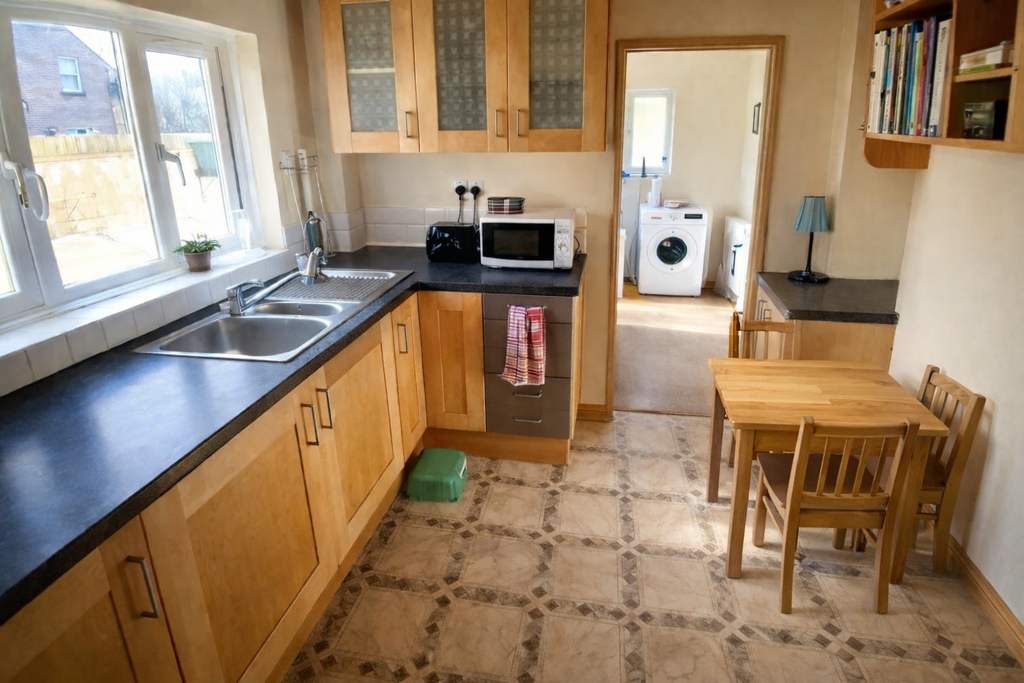 Property photo 3 of 9 Kitchen