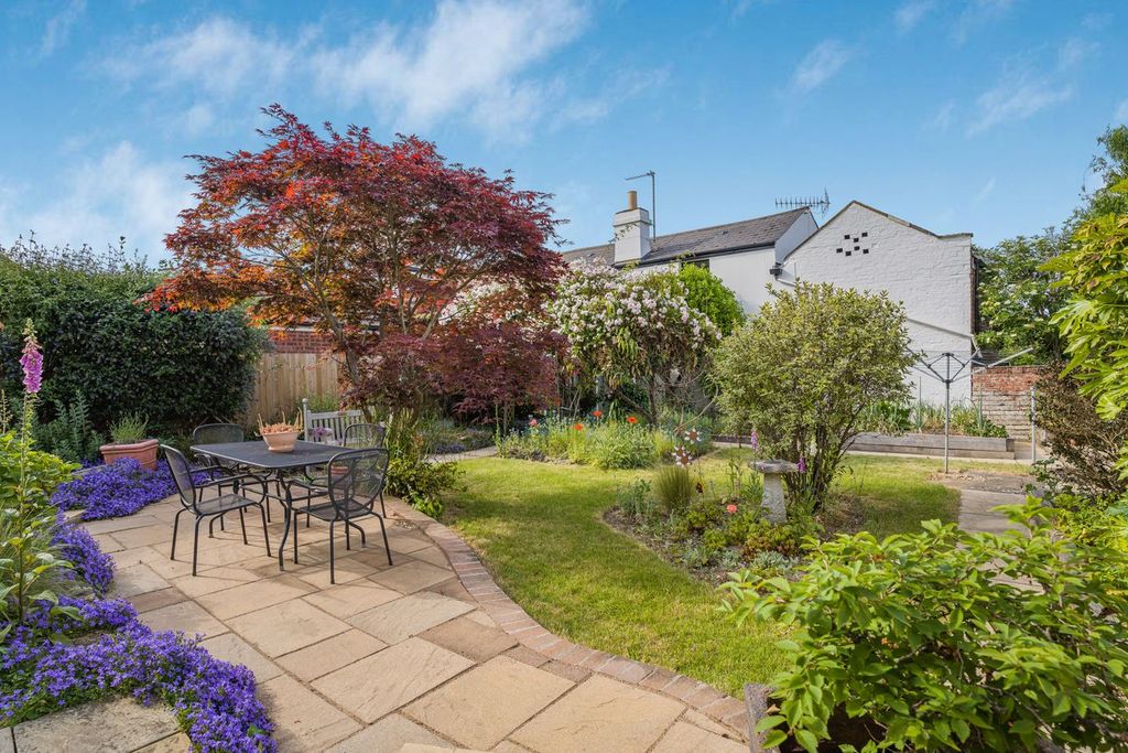Property photo 2 of 25