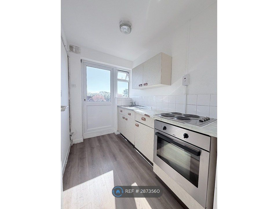 Property photo 2 of 6 Kitchen