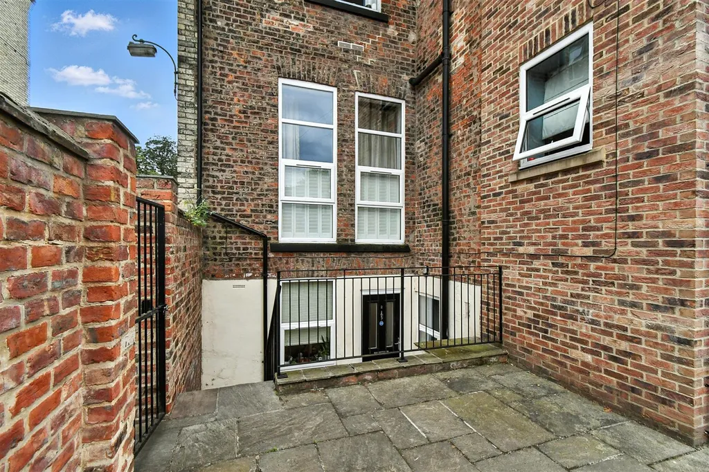 Apartment in York, Holgate - More