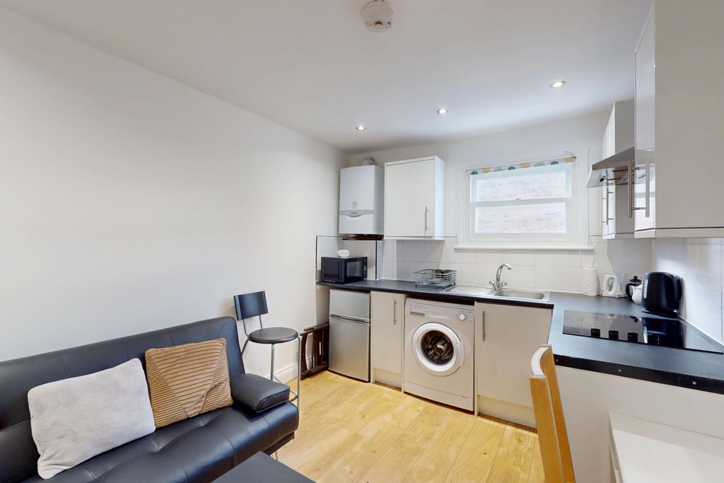 Property photo 2 of 7