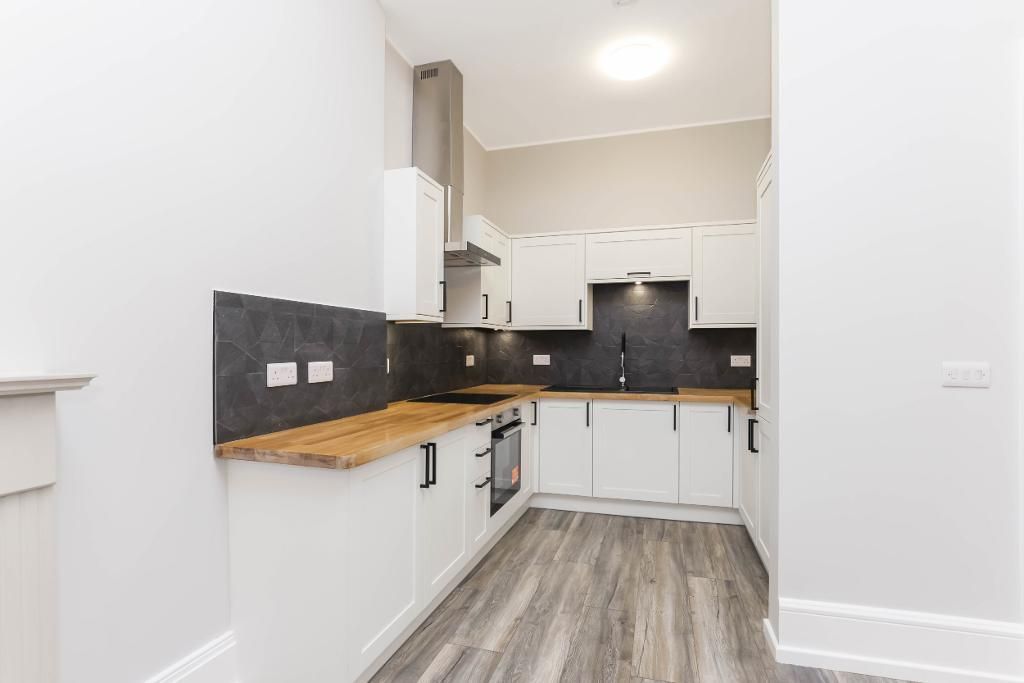 Property photo 3 of 21 Kitchen