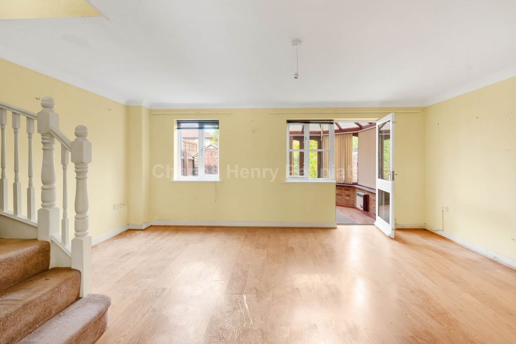 Property photo 2 of 20